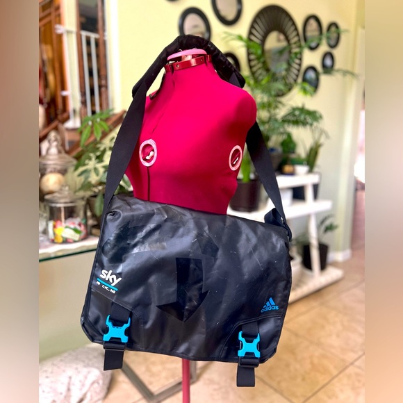 ADIDAS Procycling Messenger bag w/ Laptop sleeve - Picture 1 of 8